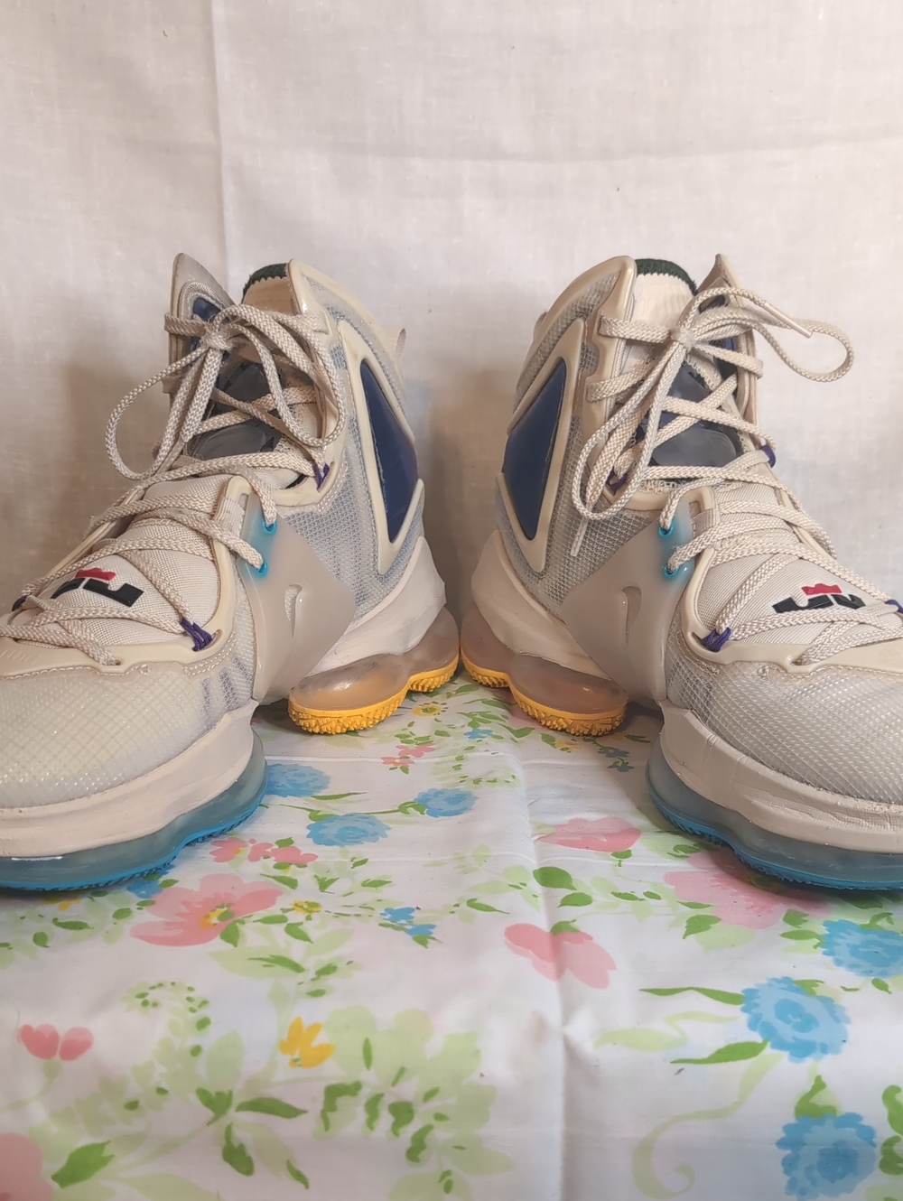 Nike LeBron 19 'Minneapolis Lakers' sneakers mens 9 - Picture 6 of 9